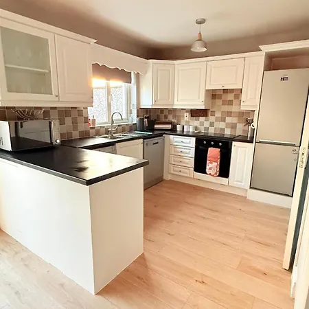 Cosy Getaway In Gurteen Village Semesterbostad