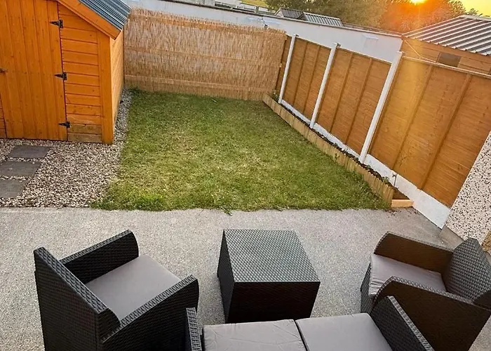 Cosy Getaway In Gurteen Village Feriehus