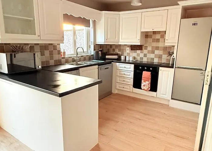 Cosy Getaway In Gurteen Village Feriehus