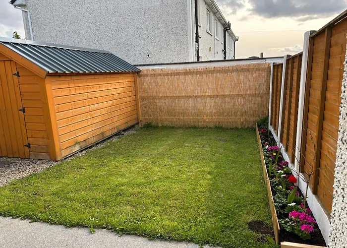 Cosy Getaway In Gurteen Village Feriehus